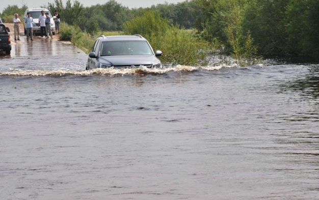 車涉水熄火后二次啟動的后果