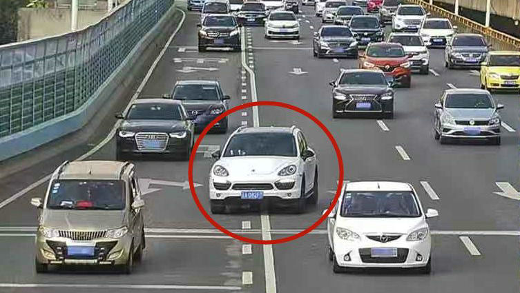 走錯(cuò)車道一定會(huì)被拍嗎