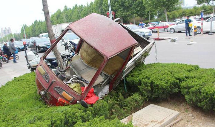 三輪車和汽車相撞怎么處理