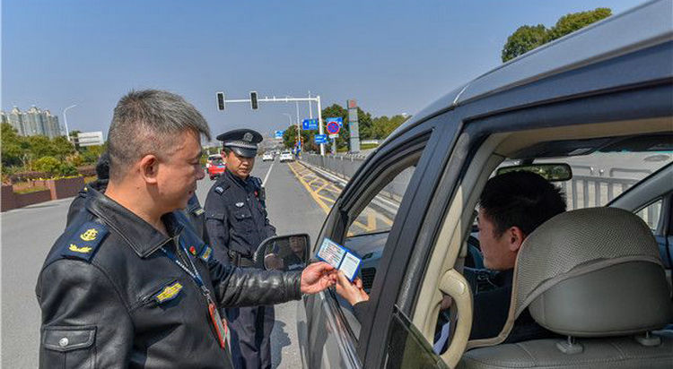 私家車非法營(yíng)運(yùn)拉客怎么處罰