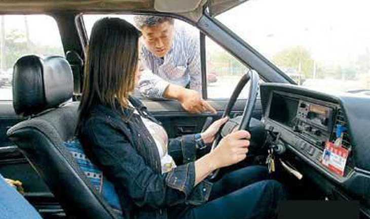 汽車打火時(shí)需要踩離合和剎車嗎