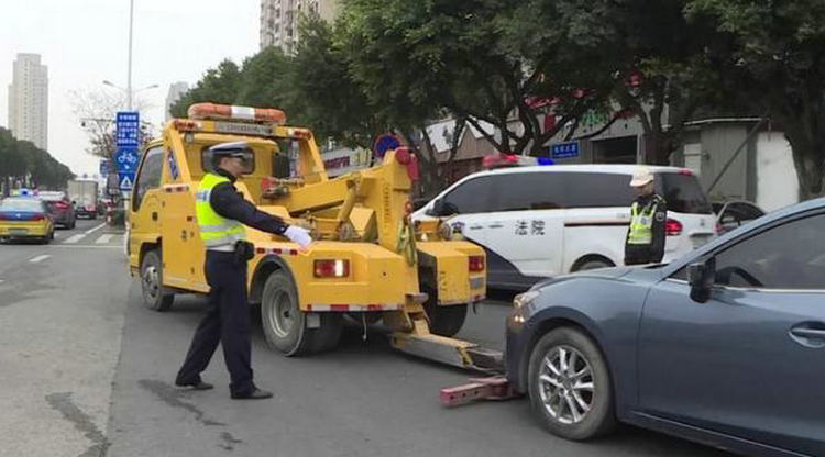 交通事故交警拖車收費(fèi)嗎