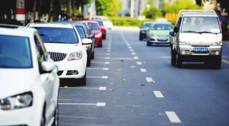 停車(chē)熄火省油還是不熄火省油