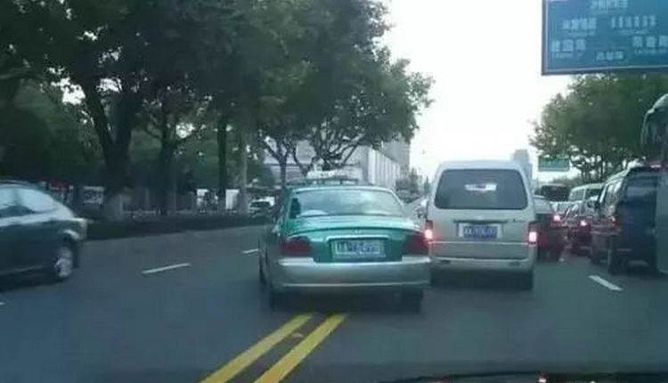 壓雙黃線超車怎么處罰