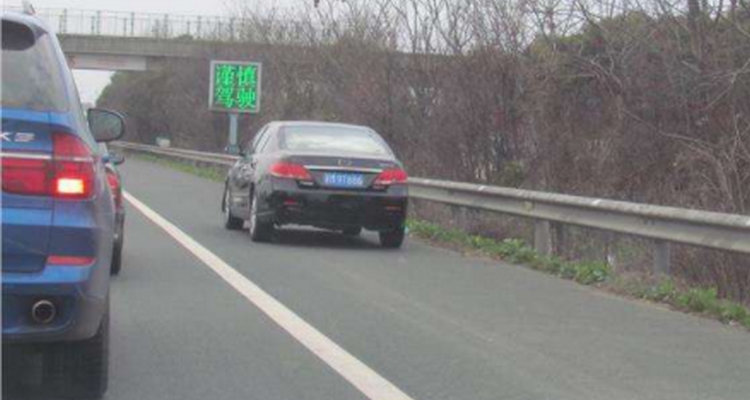 應急車道停車怎么處罰扣幾分