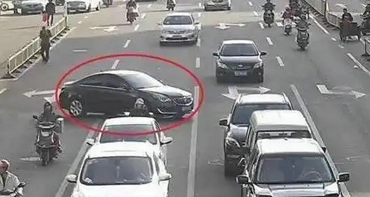 變道被后車蹭到側(cè)面算誰的責任