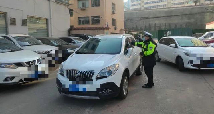 汽車亂停亂放罰款多少