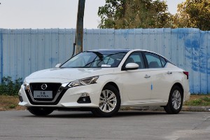 日產(chǎn)天籟2021新款2.0舒適版落地價 2021款舒適版落地17萬