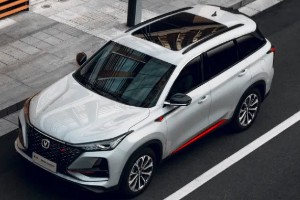 長安cs75plus二手車報價 長安cs75plus二手價7萬(表顯里程2萬公里)