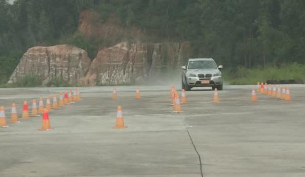 麋鹿測試，國際衡量汽車安全的重要標(biāo)準(zhǔn)（安全駕駛很重要）