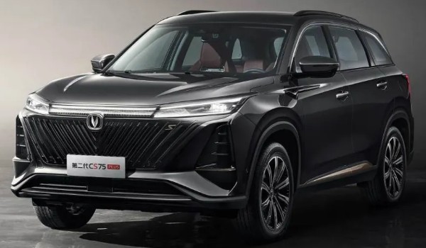 長安cs75plus藍鯨版2022款這車怎么樣 車身長達4.7米(油耗實測8.4L)