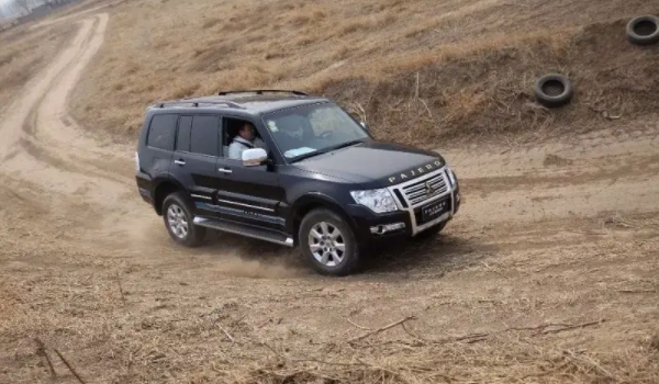 四驅(qū)車為什么不建議跑高速 沒(méi)有這樣的說(shuō)法（四驅(qū)車高速行駛很穩(wěn)定）