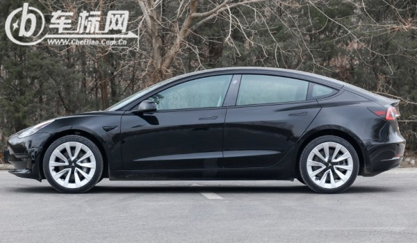 特斯拉model32022款價(jià)格 2022款model3售價(jià)27萬(wàn)(落地28萬(wàn))