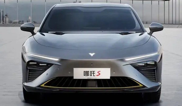 哪吒s2022款電動汽車報(bào)價(jià) 哪吒s2022款19萬一輛(第七年保值率32%)