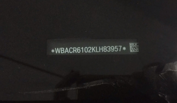 車架號是什么在哪里看 多個(gè)位置可以查看（車輛銘牌/B柱下方等）